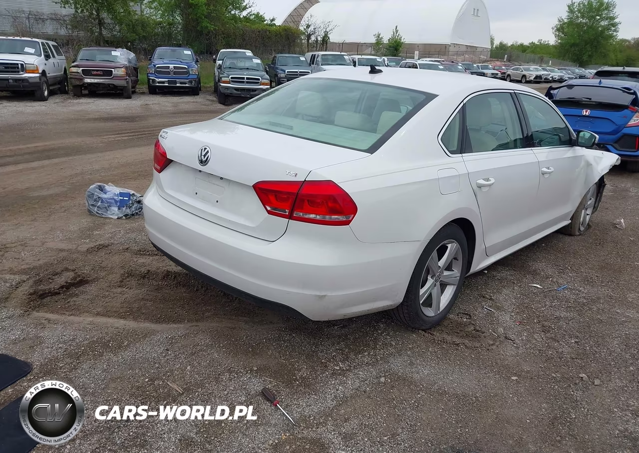 2015 Volkswagen Passat 1.8T Limited Edition VIN:1VWAT7A38FC080892 - 4