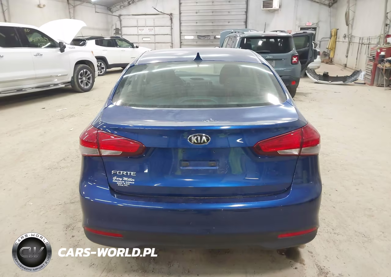 2018 Kia Forte Lx VIN:3KPFK4A74JE203022 - 16