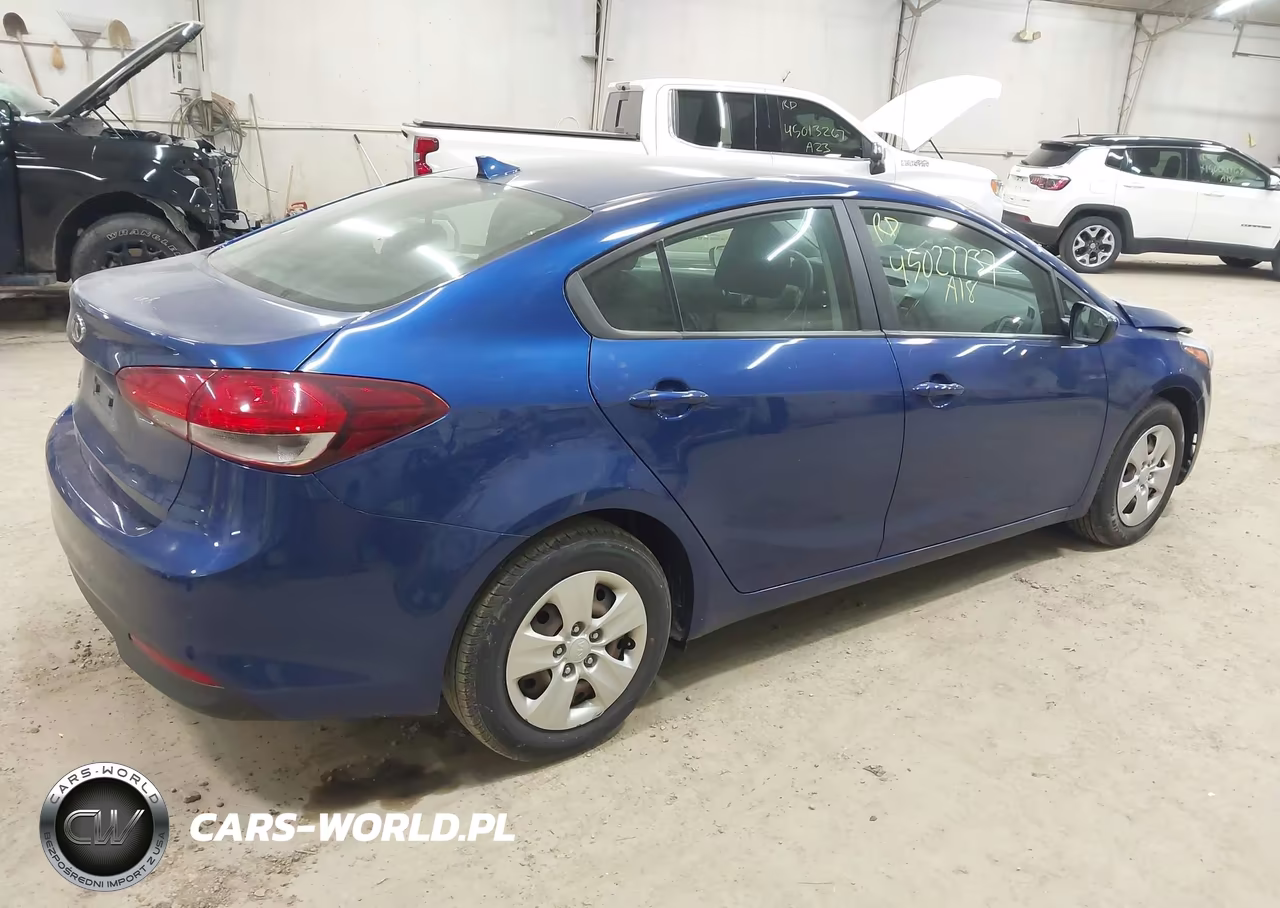 2018 Kia Forte Lx VIN:3KPFK4A74JE203022 - 4