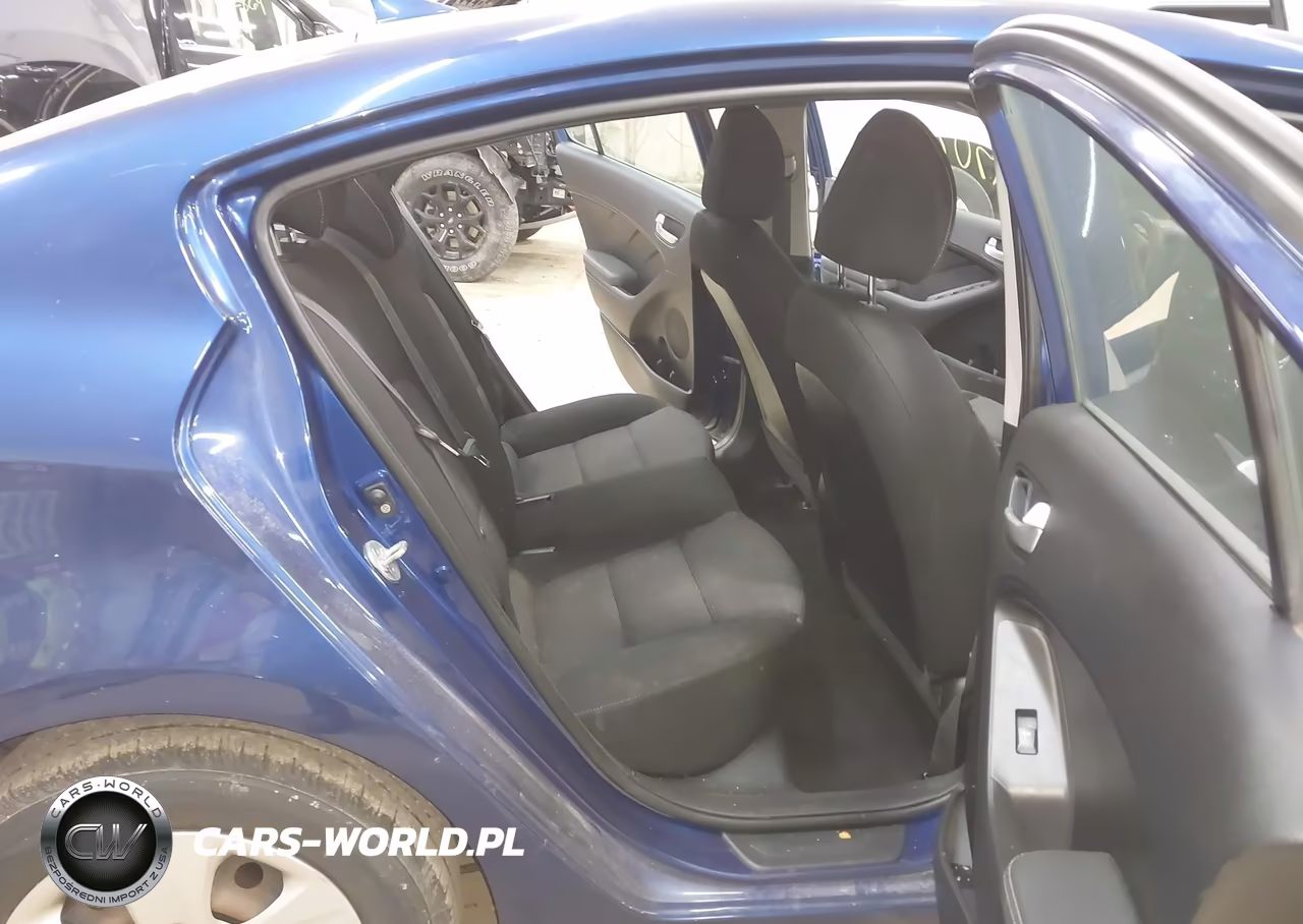 2018 Kia Forte Lx VIN:3KPFK4A74JE203022 - 8