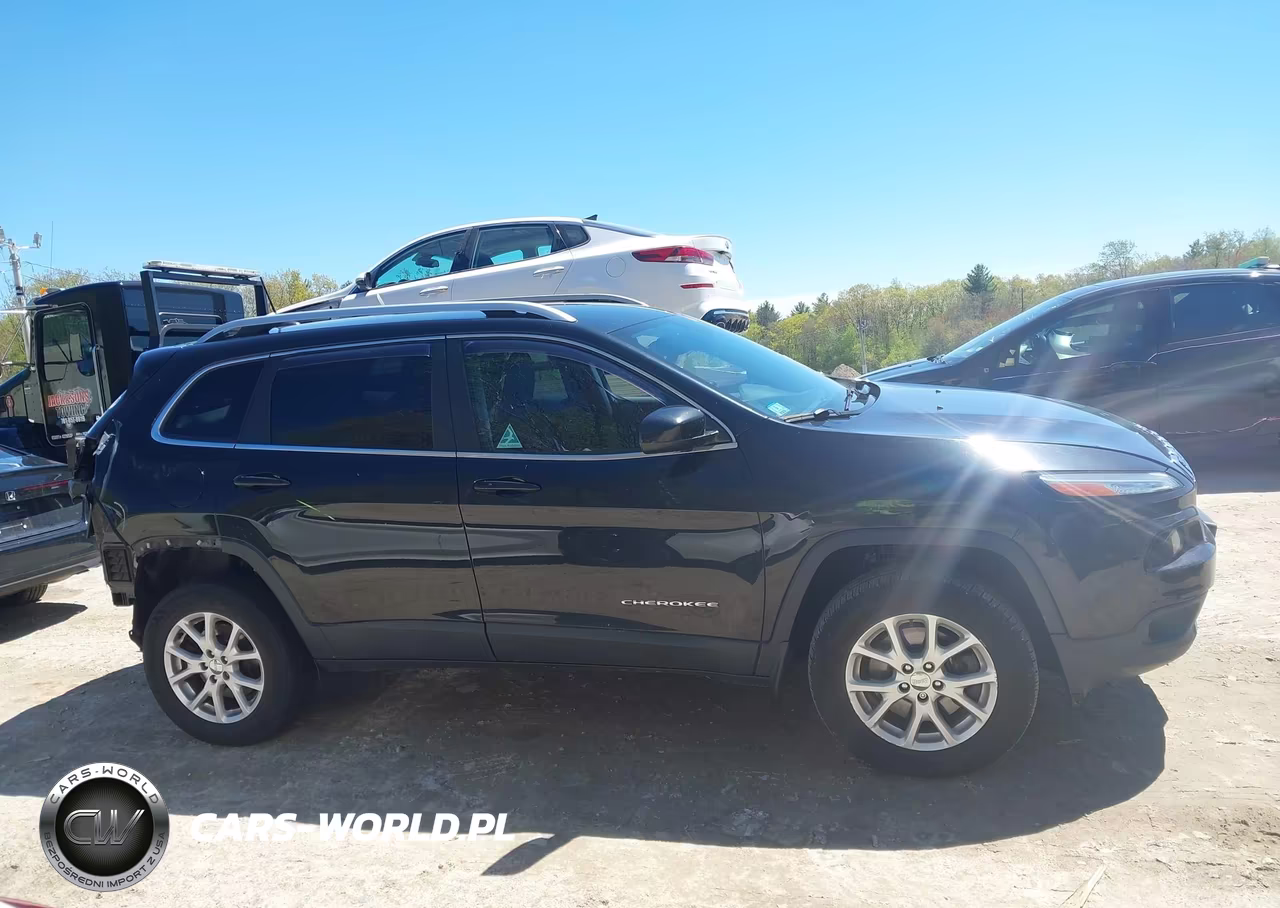 2016 Jeep Cherokee Latitude VIN:1C4PJMCS8GW214838 - 14