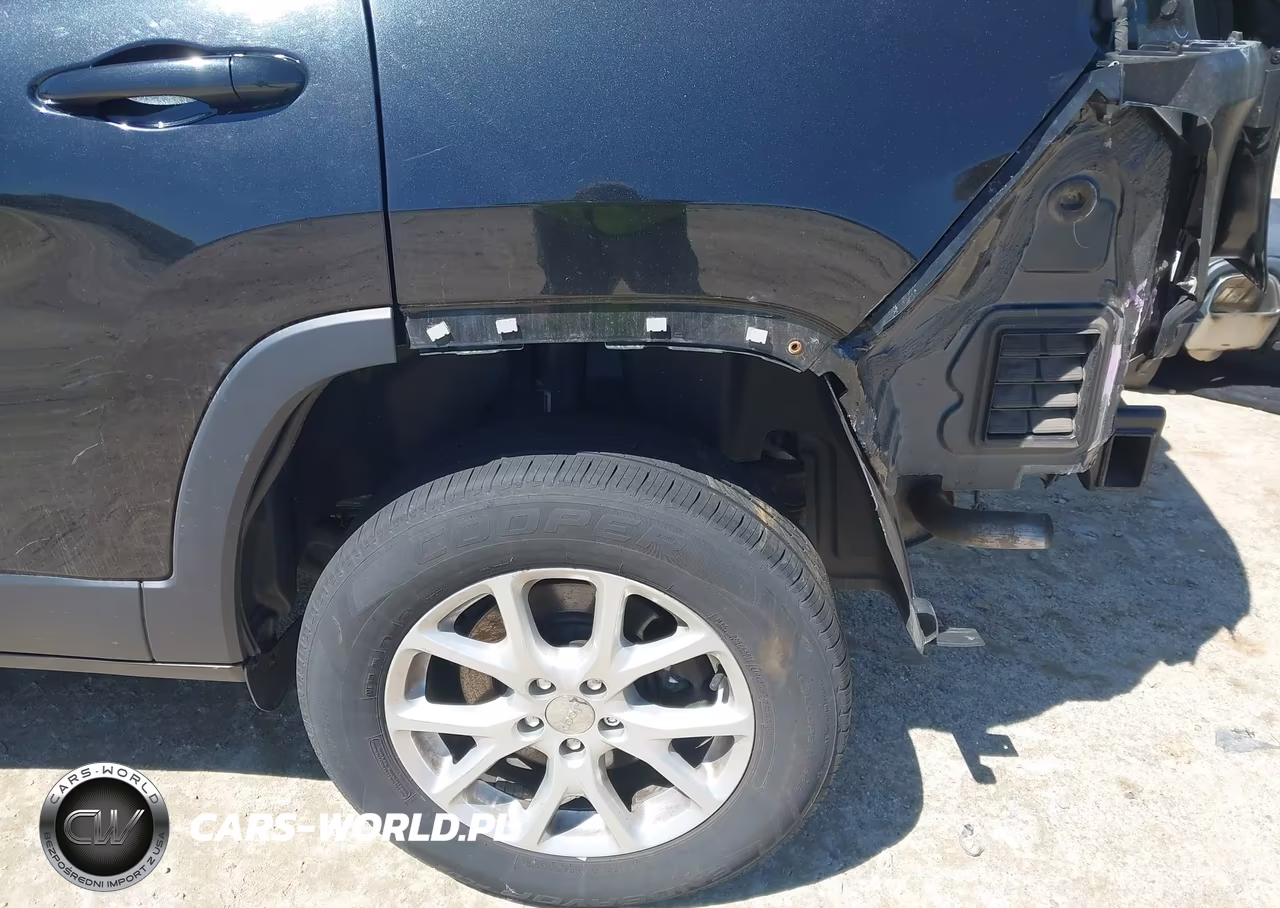 2016 Jeep Cherokee Latitude VIN:1C4PJMCS8GW214838 - 19