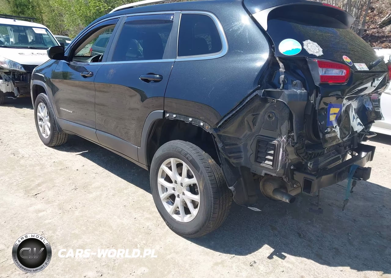 2016 Jeep Cherokee Latitude VIN:1C4PJMCS8GW214838 - 3