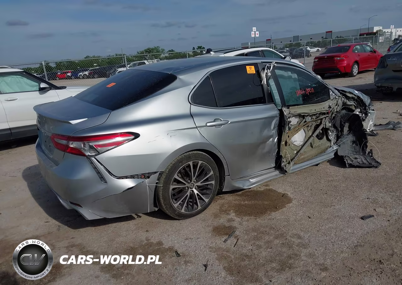 2018 Toyota Camry Se VIN:4T1B11HKXJU056731 - 4