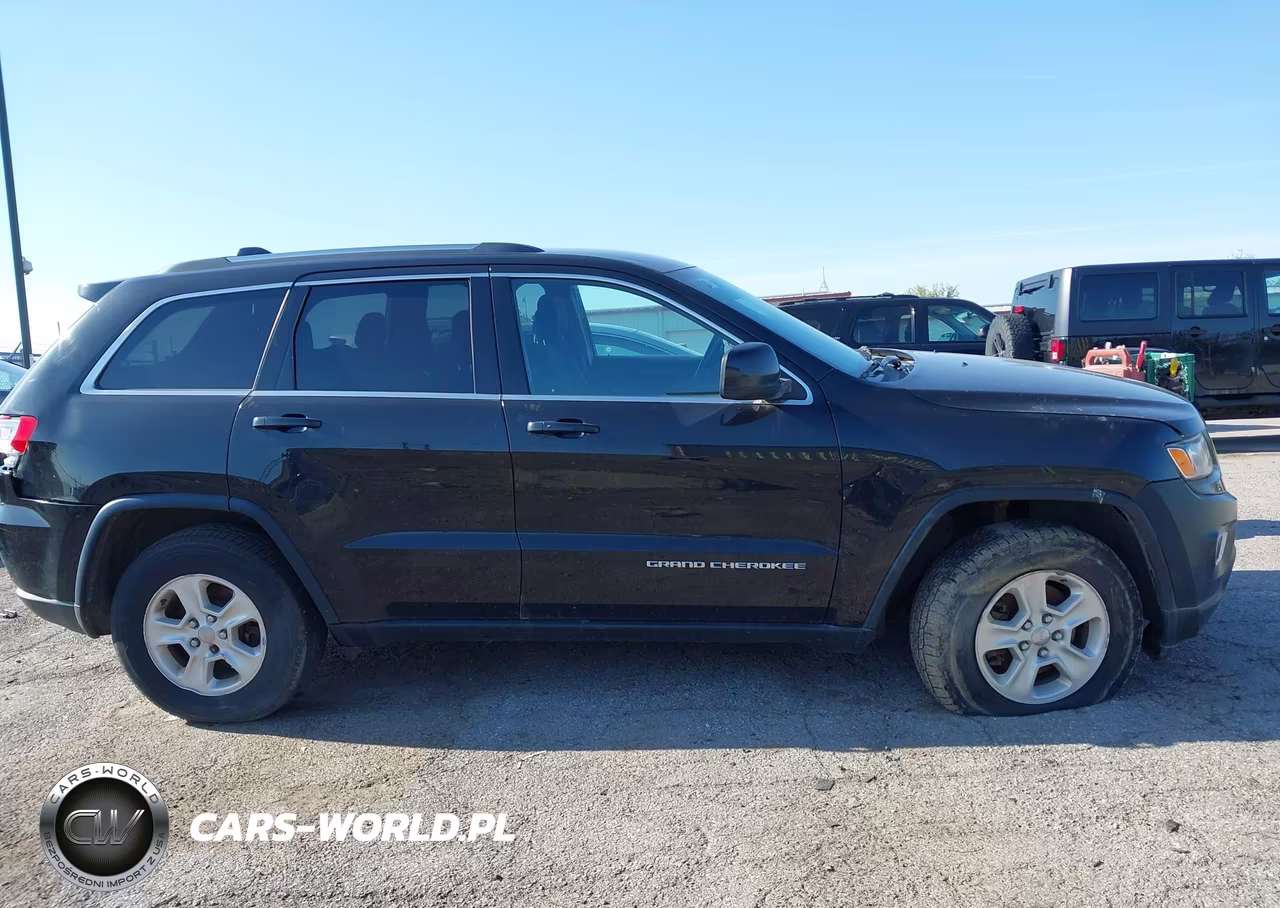 2015 Jeep Grand Cherokee Laredo VIN:1C4RJFAG5FC744204 - 13