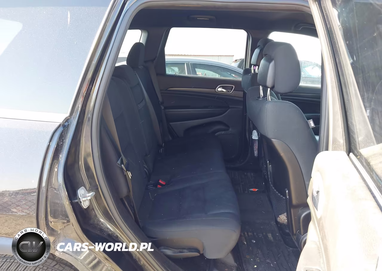 2015 Jeep Grand Cherokee Laredo VIN:1C4RJFAG5FC744204 - 8