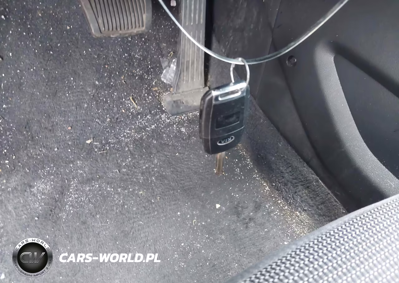 2018 Kia Forte Lx VIN:3KPFK4A70JE220805 - 11