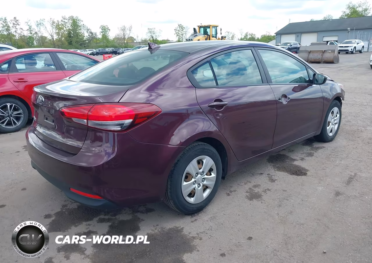 2018 Kia Forte Lx VIN:3KPFK4A70JE220805 - 4