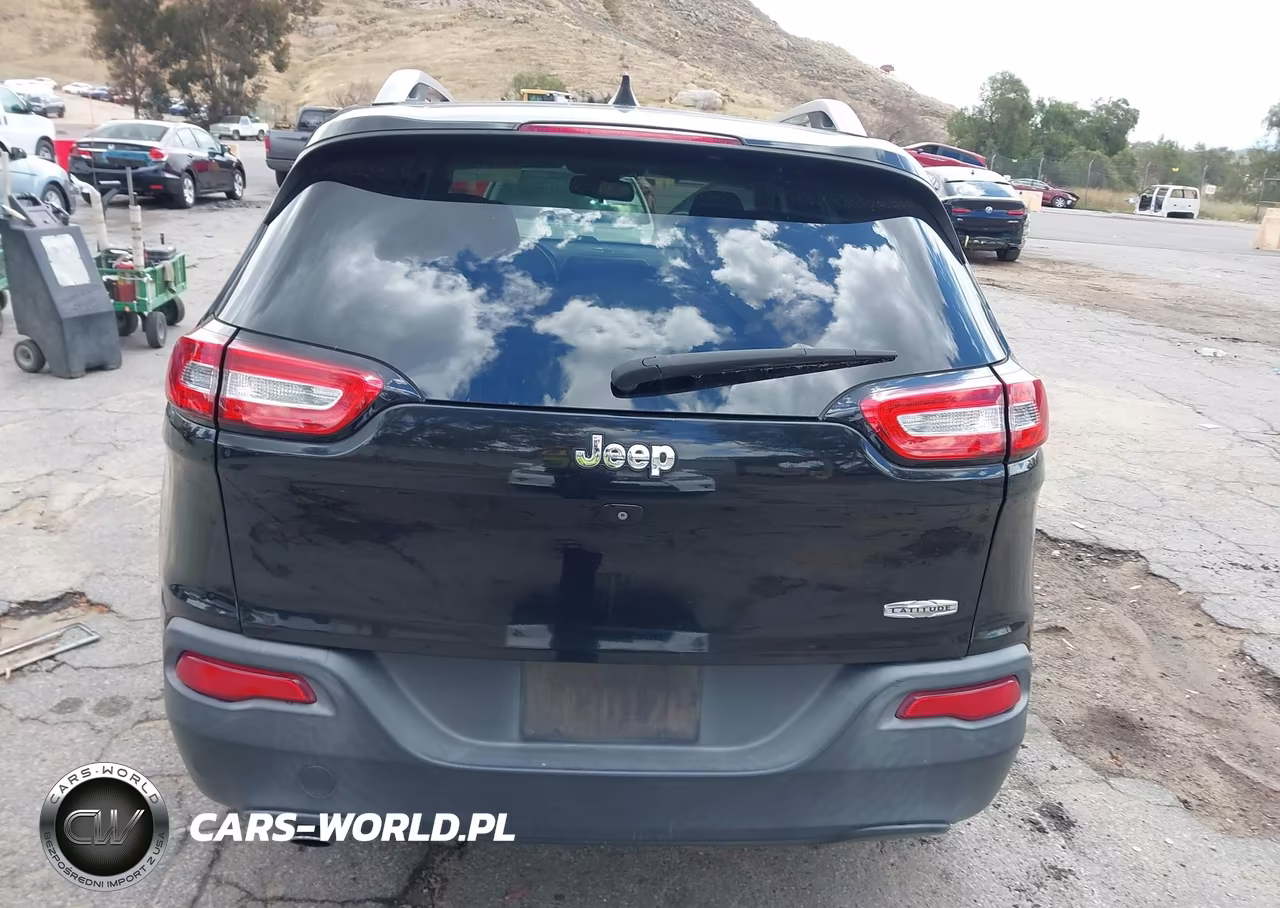 2016 Jeep Cherokee Latitude VIN:1C4PJLCB5GW136545 - 16