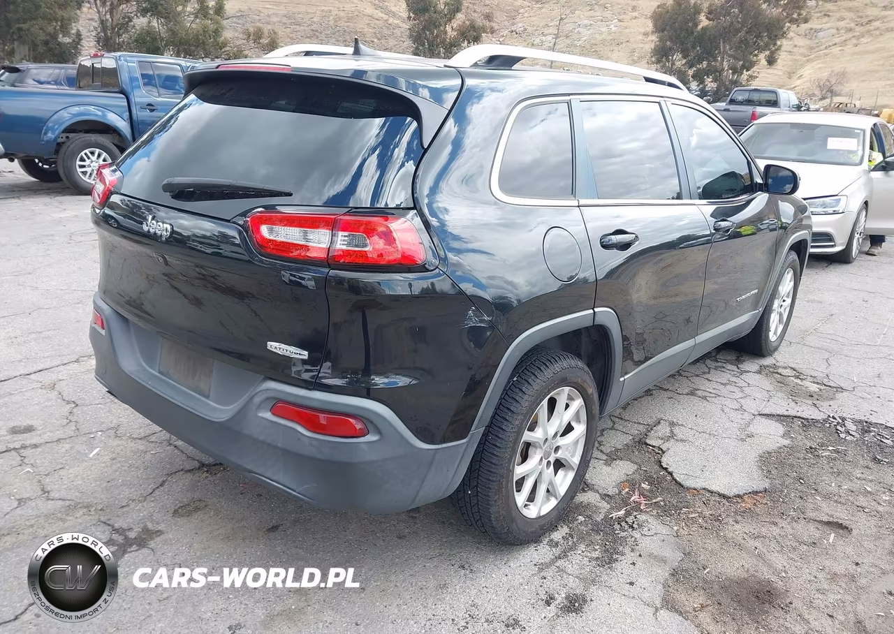 2016 Jeep Cherokee Latitude VIN:1C4PJLCB5GW136545 - 4