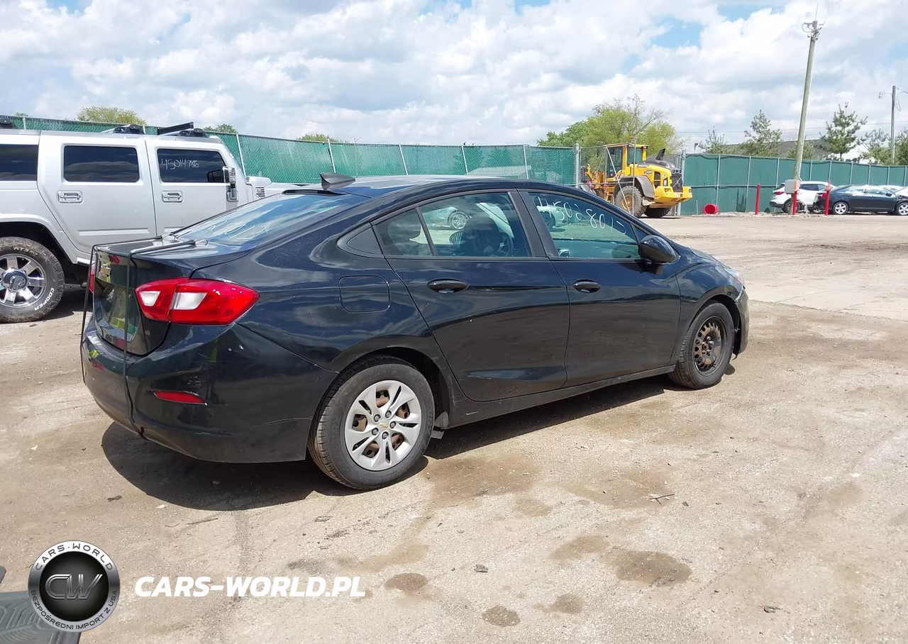 2019 Chevrolet Cruze Diesel VIN:1G1BJ5SM8K7100031 - 4
