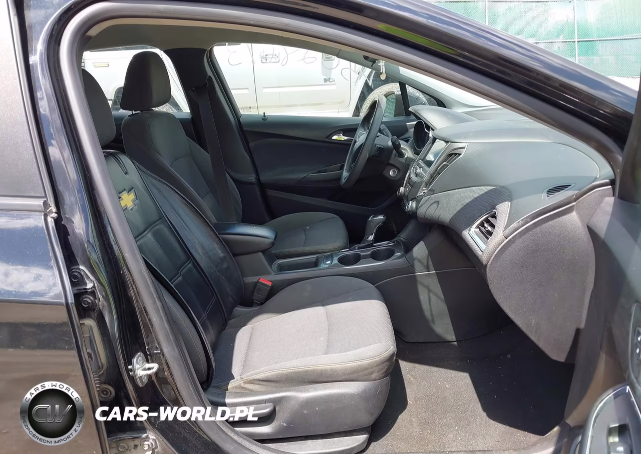 2019 Chevrolet Cruze Diesel VIN:1G1BJ5SM8K7100031 - 5