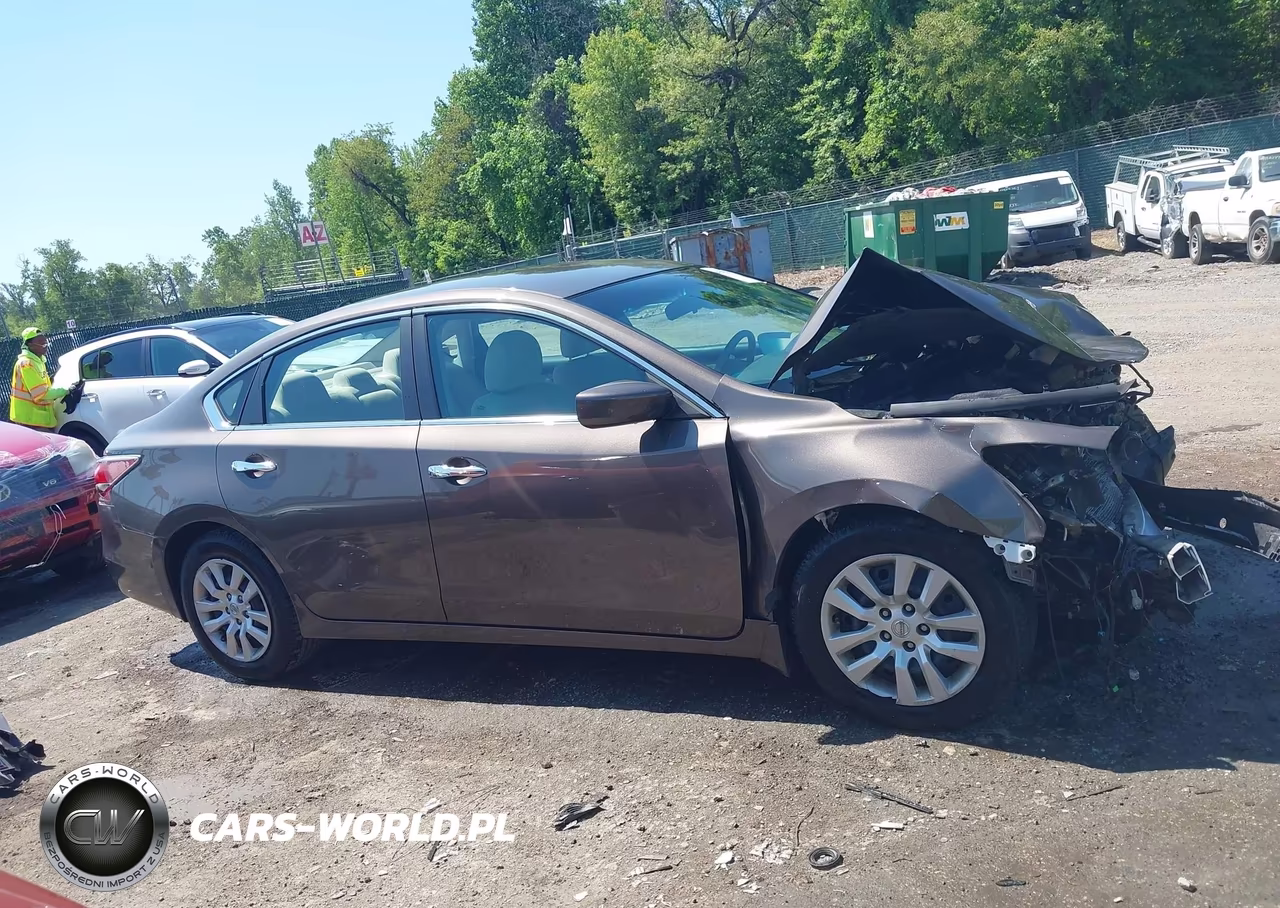 2015 Nissan Altima 2.5 S VIN:1N4AL3AP6FN889025 - 14