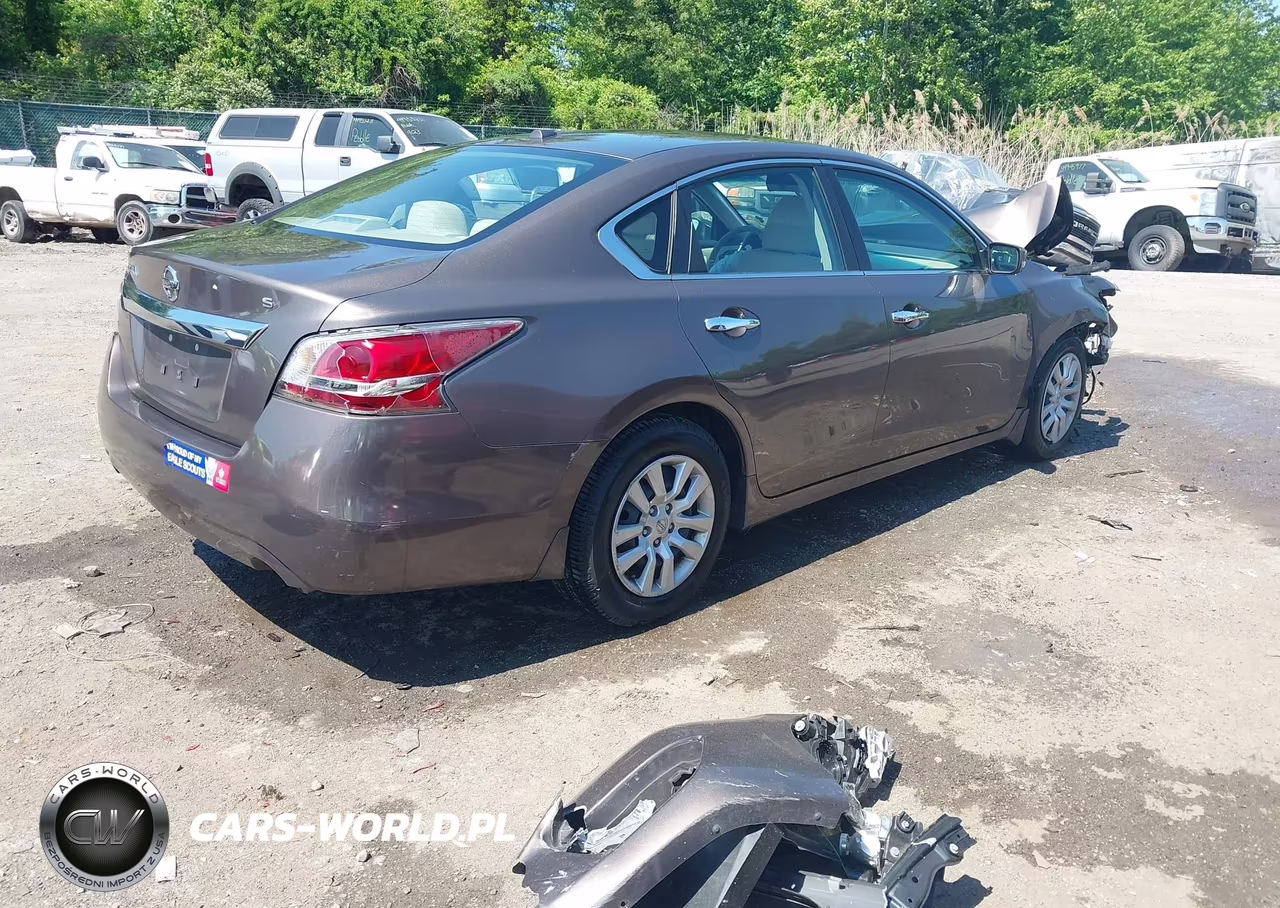 2015 Nissan Altima 2.5 S VIN:1N4AL3AP6FN889025 - 4