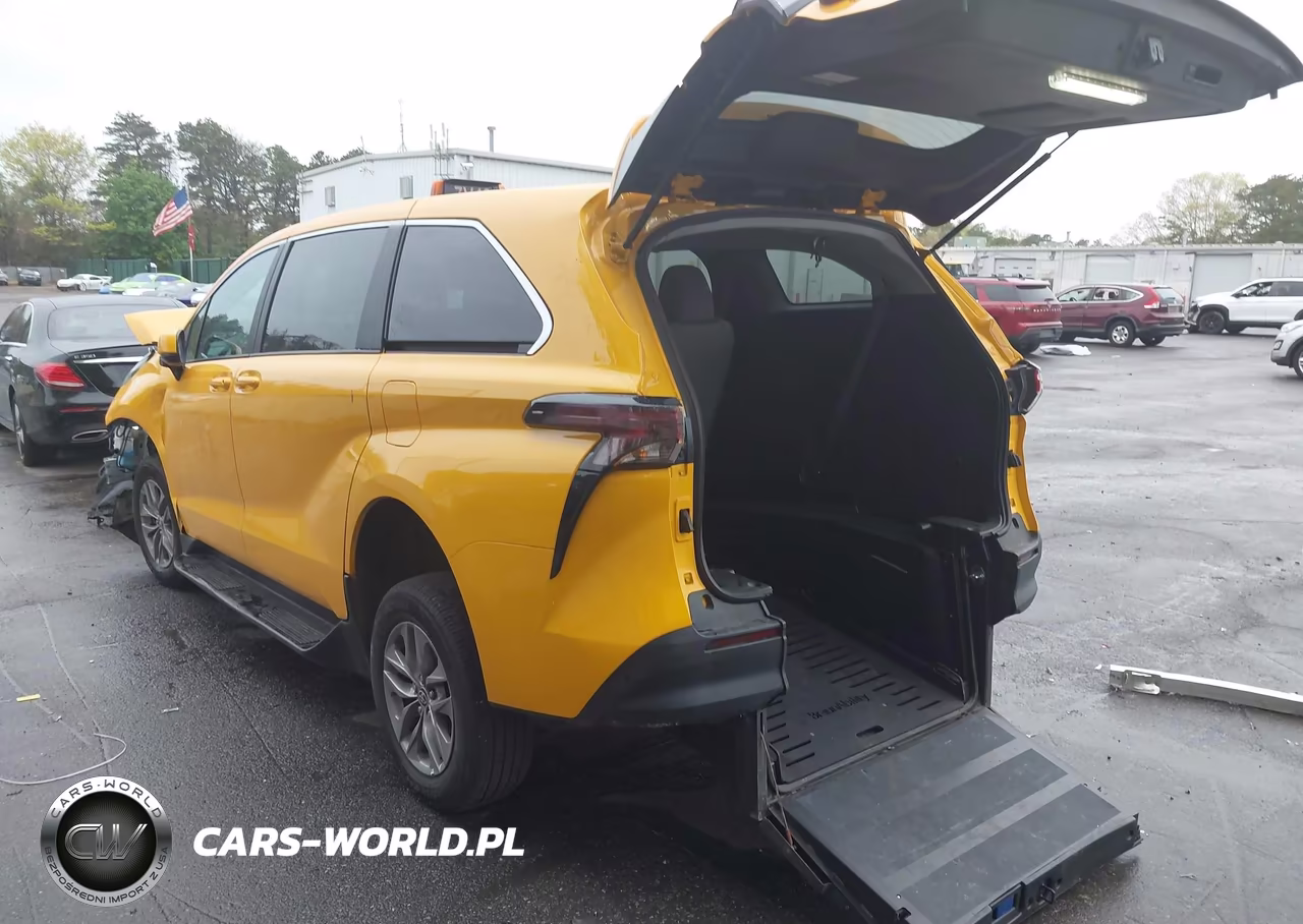 2025 Toyota Sienna Le VIN:5TDKRKEC3SS258140 - 3