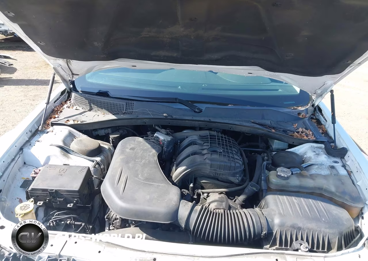 2018 Chrysler 300 Touring VIN:2C3CCAAGXJH331756 - 10