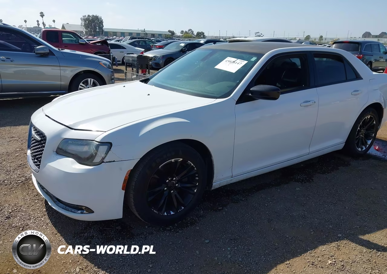 2018 Chrysler 300 Touring VIN:2C3CCAAGXJH331756 - 2