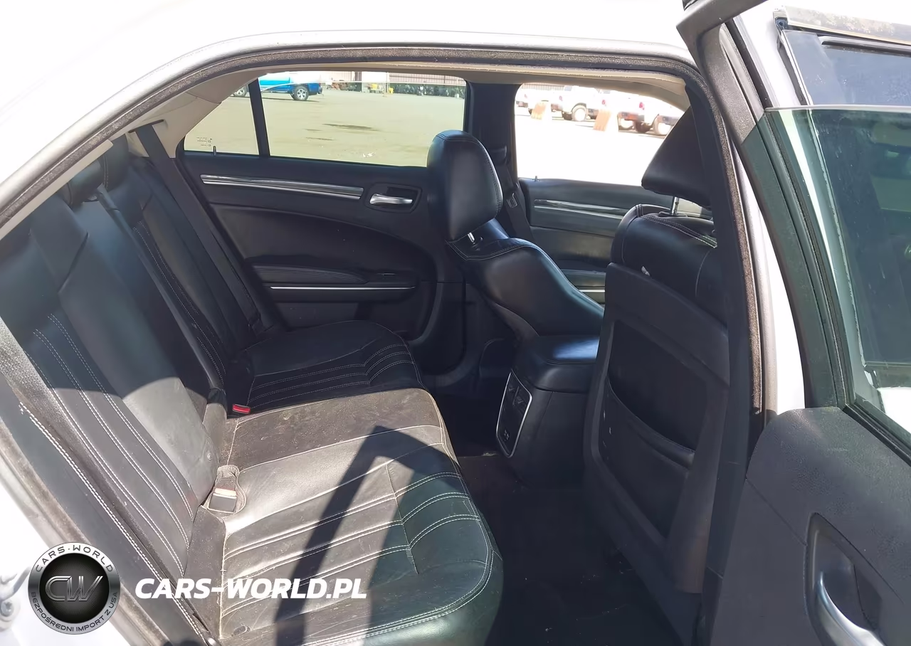 2018 Chrysler 300 Touring VIN:2C3CCAAGXJH331756 - 8