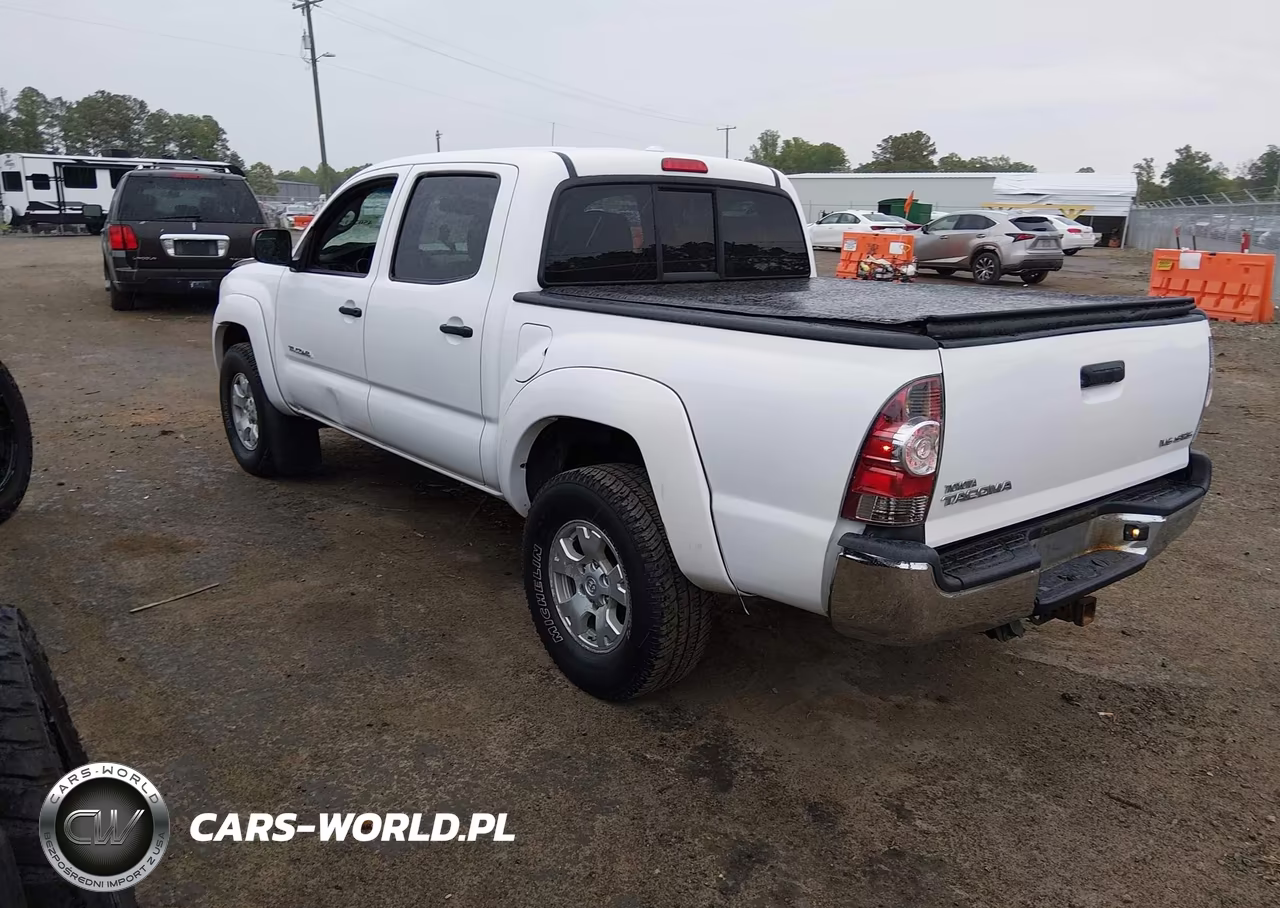 2010 Toyota Tacoma Base V6 VIN:3TMLU4EN7AM050082 - 3