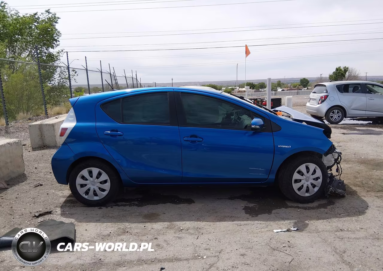 2014 Toyota Prius C Two VIN:JTDKDTB37E1559813 - 13