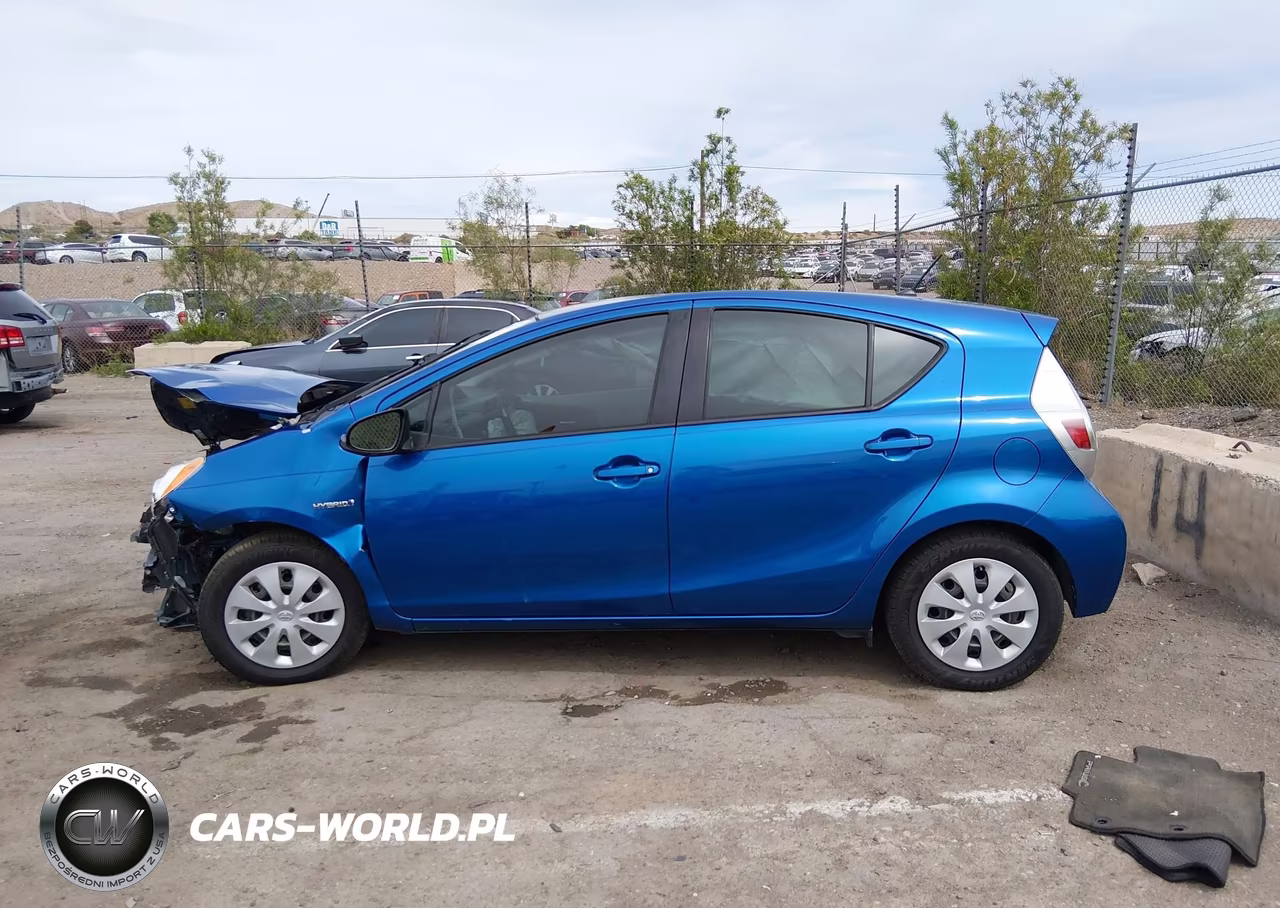 2014 Toyota Prius C Two VIN:JTDKDTB37E1559813 - 14