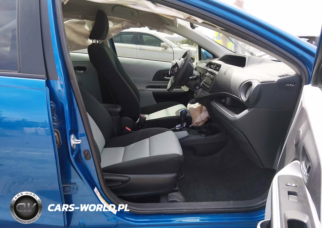 2014 Toyota Prius C Two VIN:JTDKDTB37E1559813 - 5