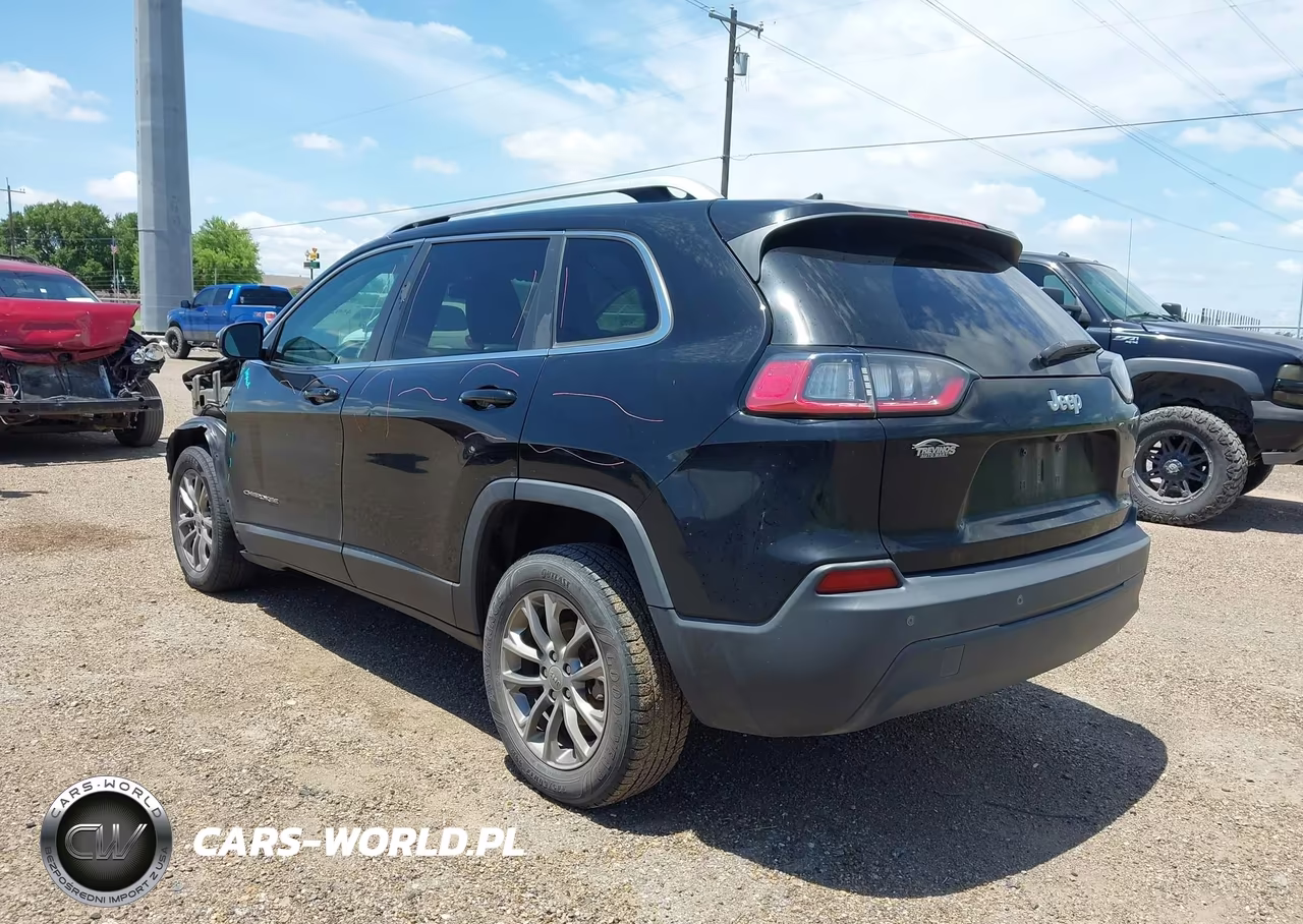 2019 Jeep Cherokee Latitude Plus Fwd VIN:1C4PJLLB1KD324497 - 3