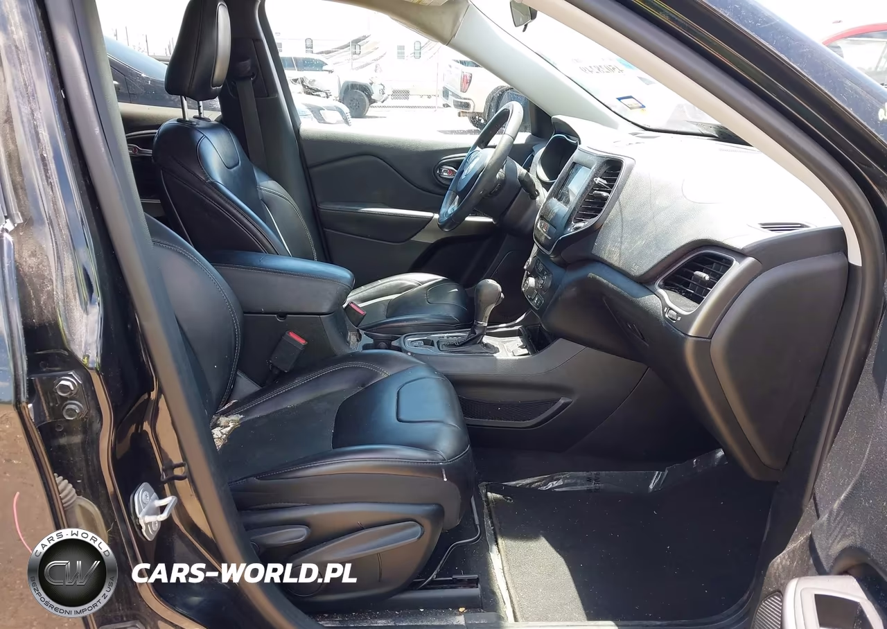 2019 Jeep Cherokee Latitude Plus Fwd VIN:1C4PJLLB1KD324497 - 5
