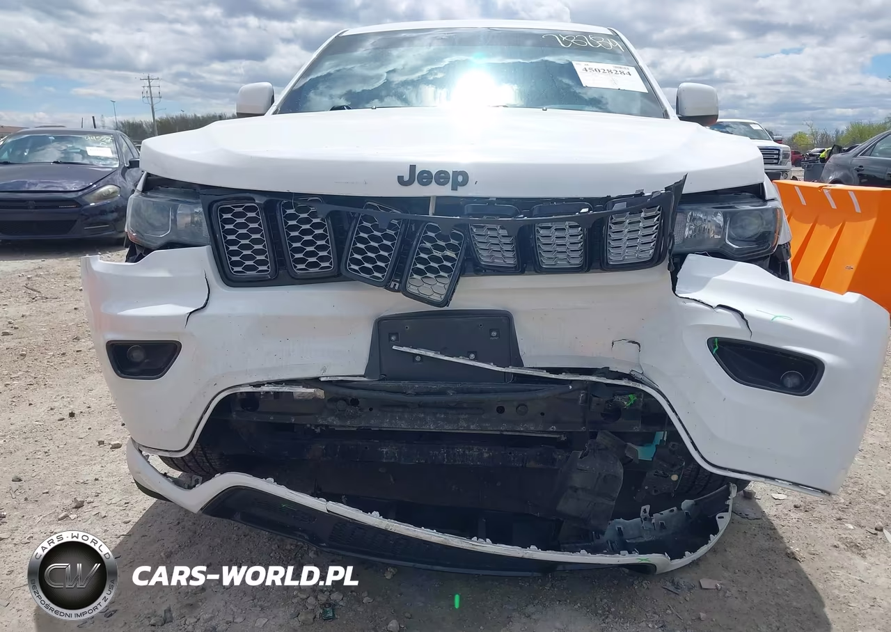 2018 Jeep Grand Cherokee Altitude 4X4 VIN:1C4RJFAG5JC257609 - 12