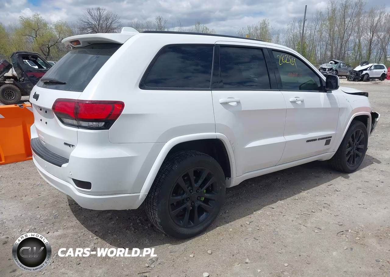 2018 Jeep Grand Cherokee Altitude 4X4 VIN:1C4RJFAG5JC257609 - 4