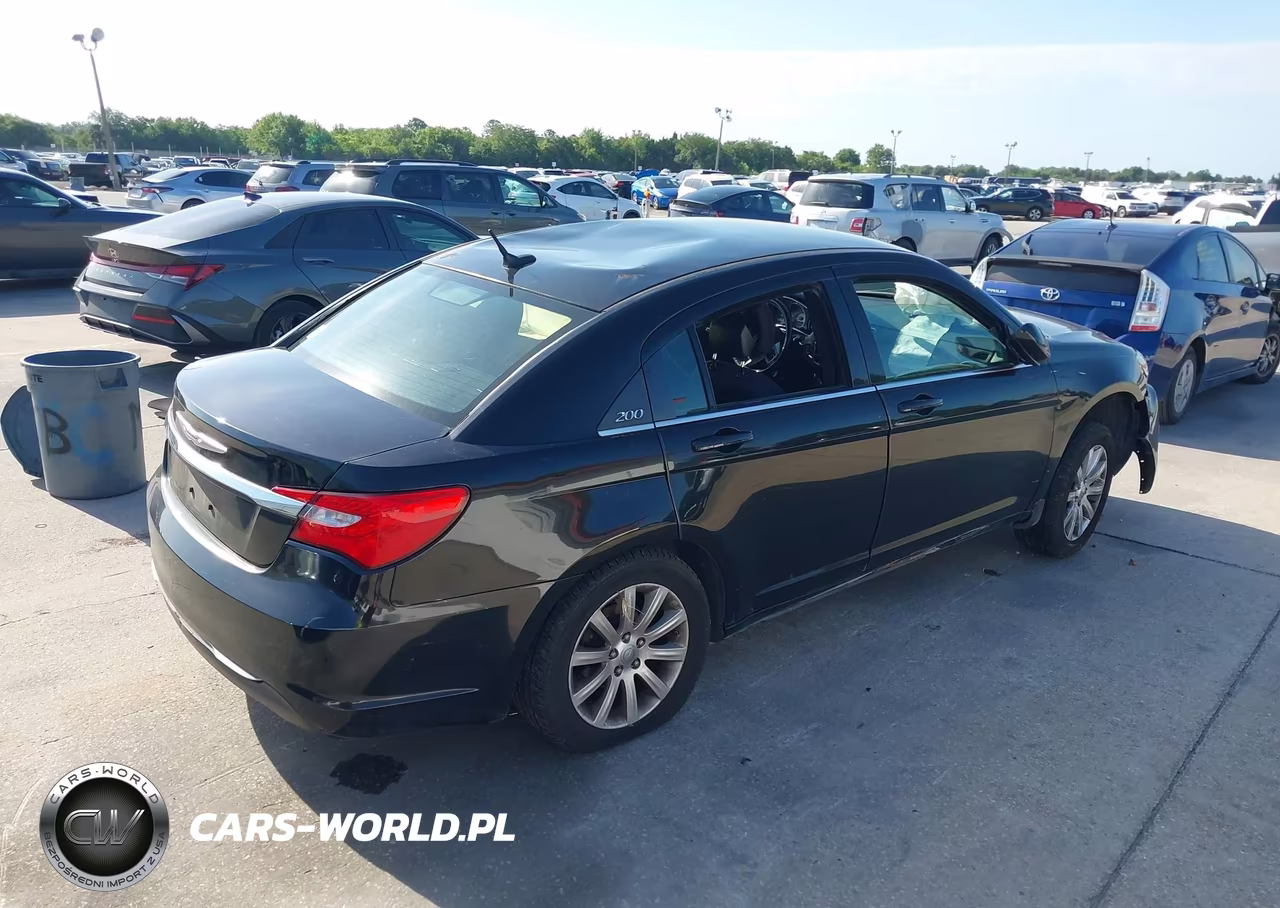 2014 Chrysler 200 Touring VIN:1C3CCBBB9EN128895 - 4