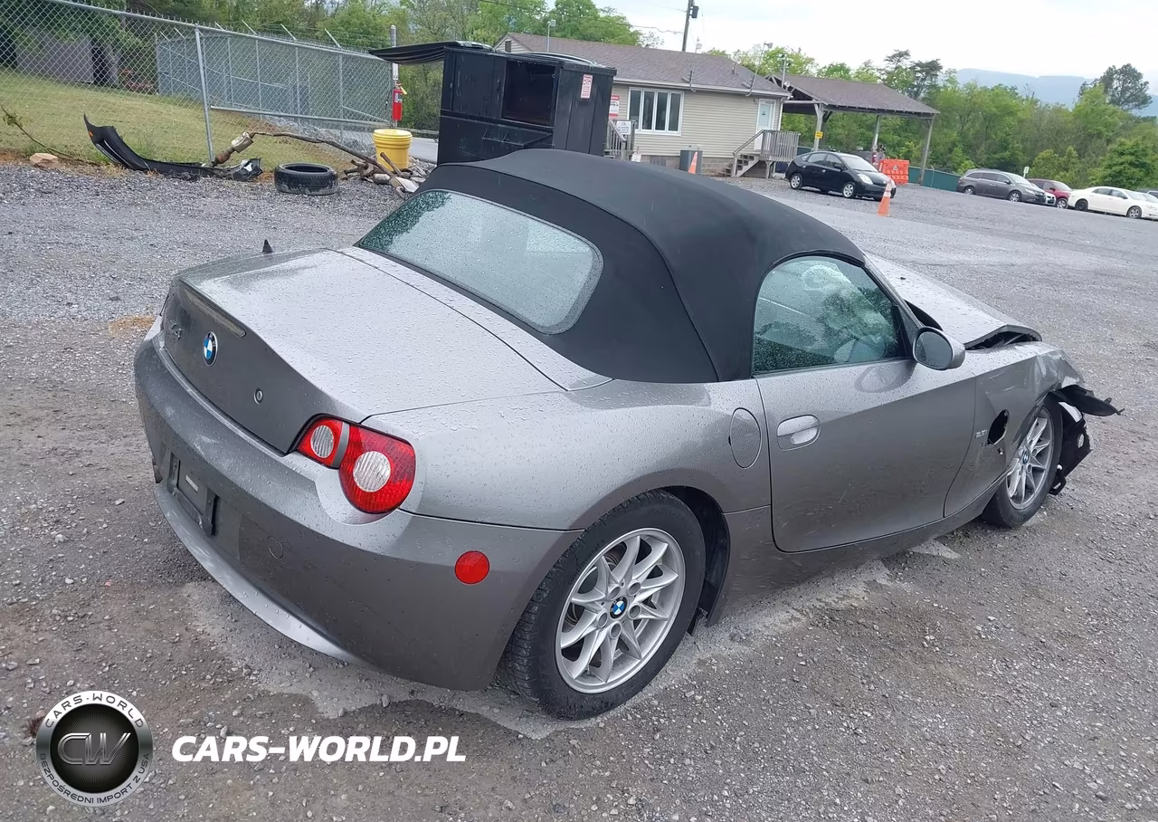 2005 BMW Z4 2.5I VIN:4USBT33575LR70209 - 4