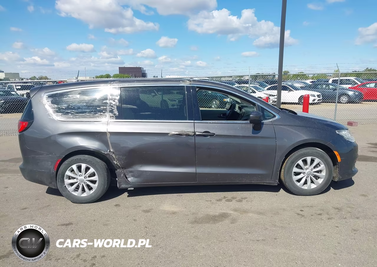 2017 Chrysler Pacifica Touring VIN:2C4RC1DG2HR668525 - 14