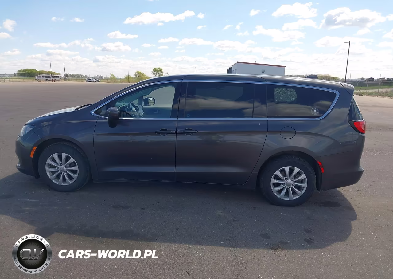 2017 Chrysler Pacifica Touring VIN:2C4RC1DG2HR668525 - 15