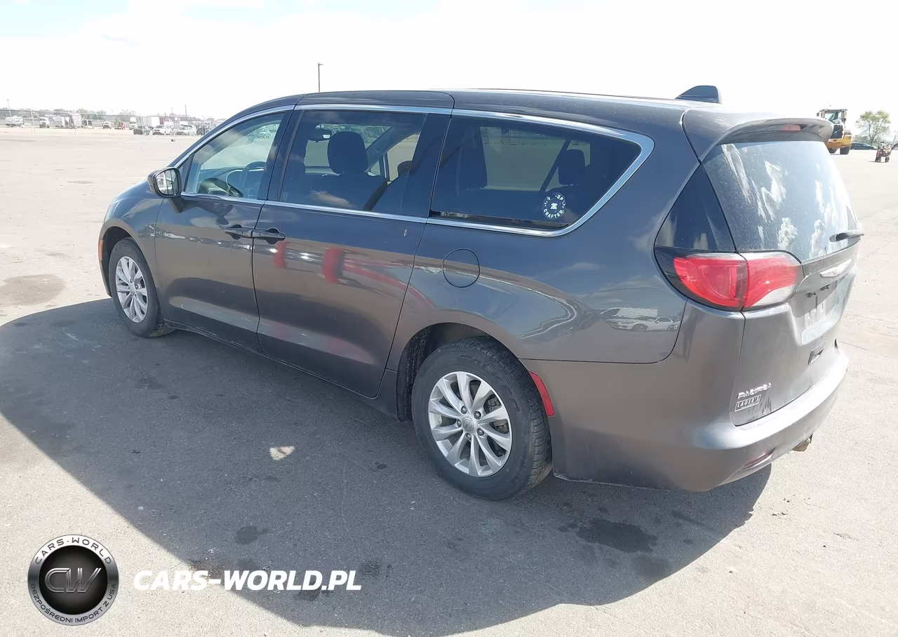 2017 Chrysler Pacifica Touring VIN:2C4RC1DG2HR668525 - 3