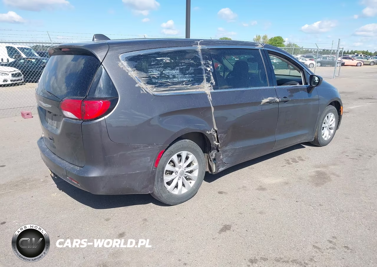 2017 Chrysler Pacifica Touring VIN:2C4RC1DG2HR668525 - 4
