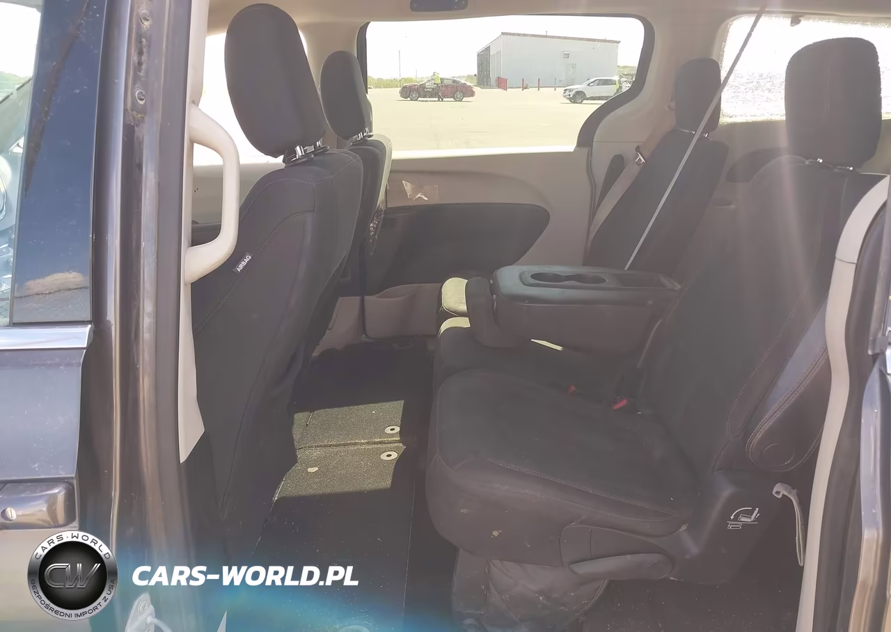 2017 Chrysler Pacifica Touring VIN:2C4RC1DG2HR668525 - 8