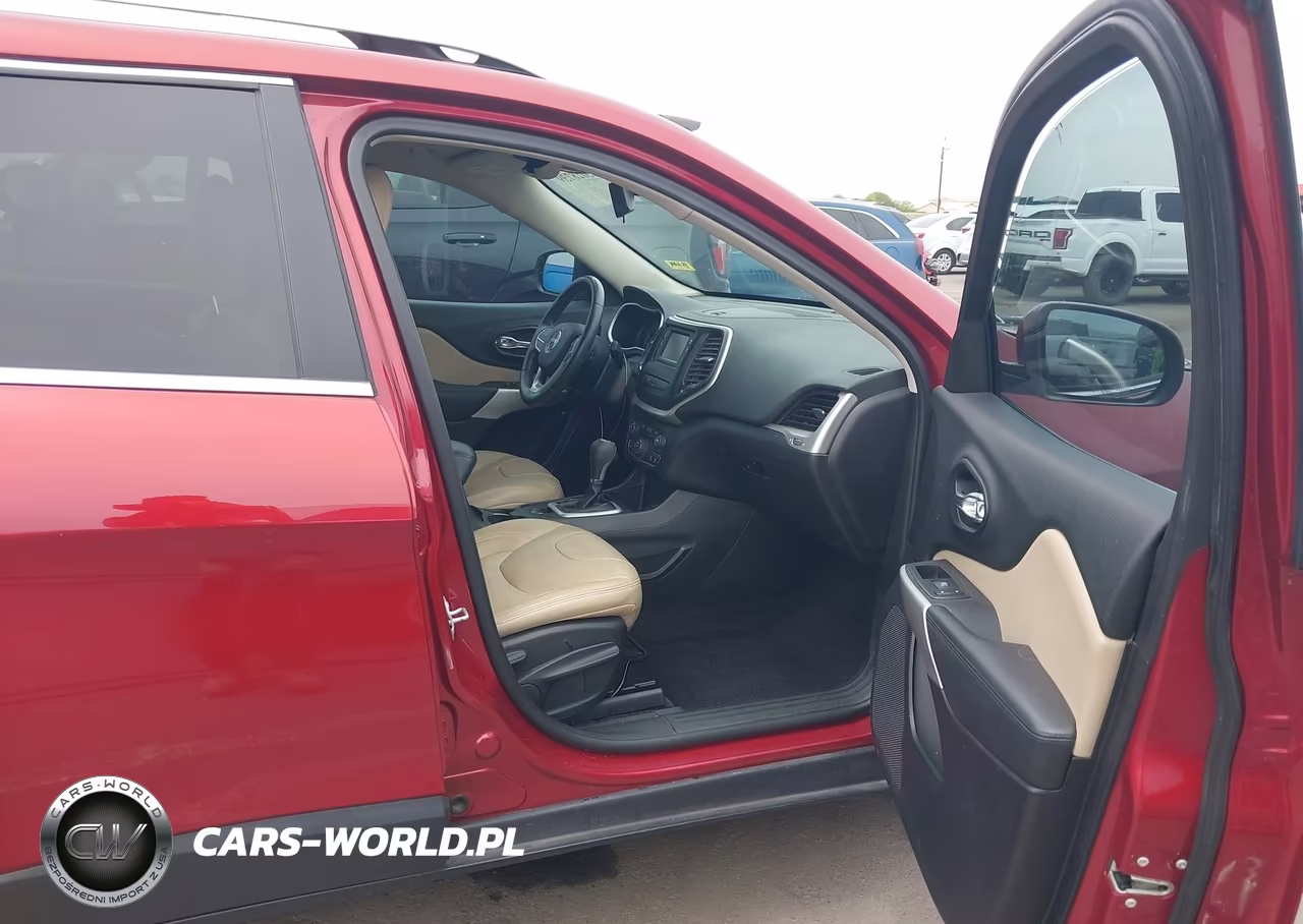 2017 Jeep Cherokee Latitude Fwd VIN:1C4PJLCS9HW596034 - 5