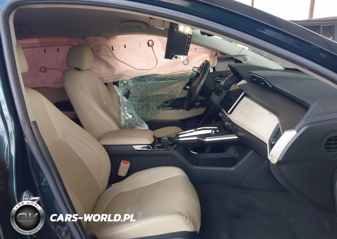 2018 Honda Clarity Plug-In Hybrid Touring VIN:JHMZC5F3XJC015567 - 5