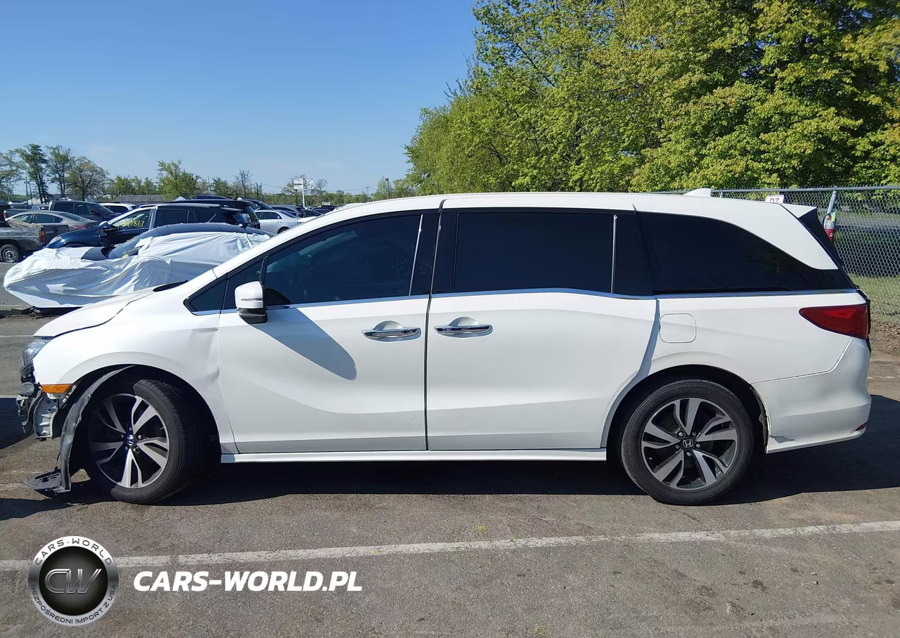 2018 Honda Odyssey Elite VIN:5FNRL6H97JB049042 - 14