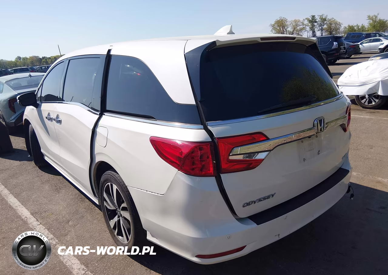 2018 Honda Odyssey Elite VIN:5FNRL6H97JB049042 - 3