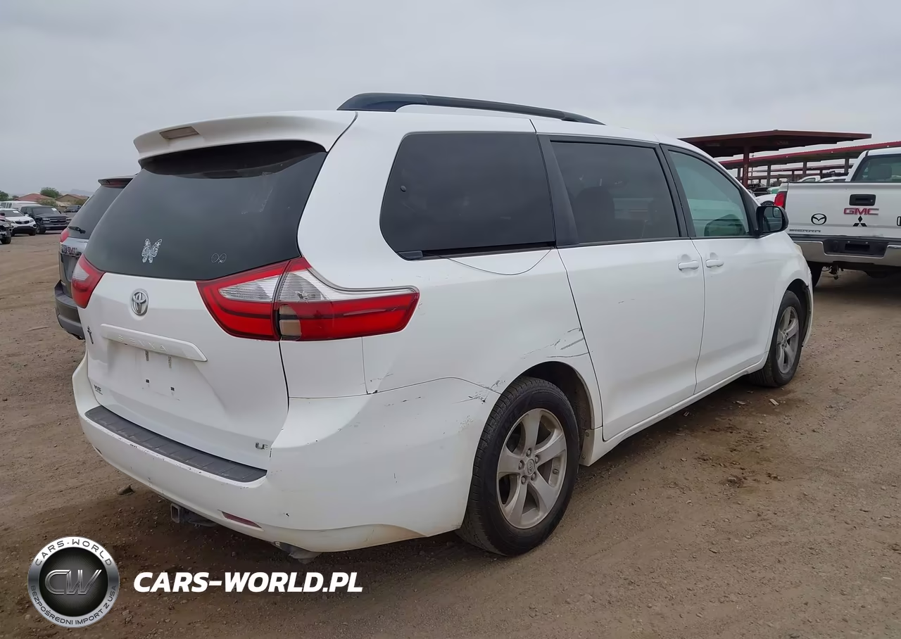 2015 Toyota Sienna Le 8 Passenger VIN:5TDKK3DC5FS582403 - 4