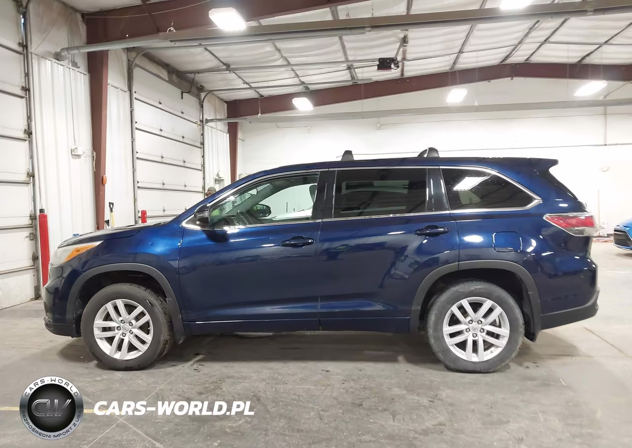 2015 Toyota Highlander Le V6 VIN:5TDBKRFH6FS142265 - 14