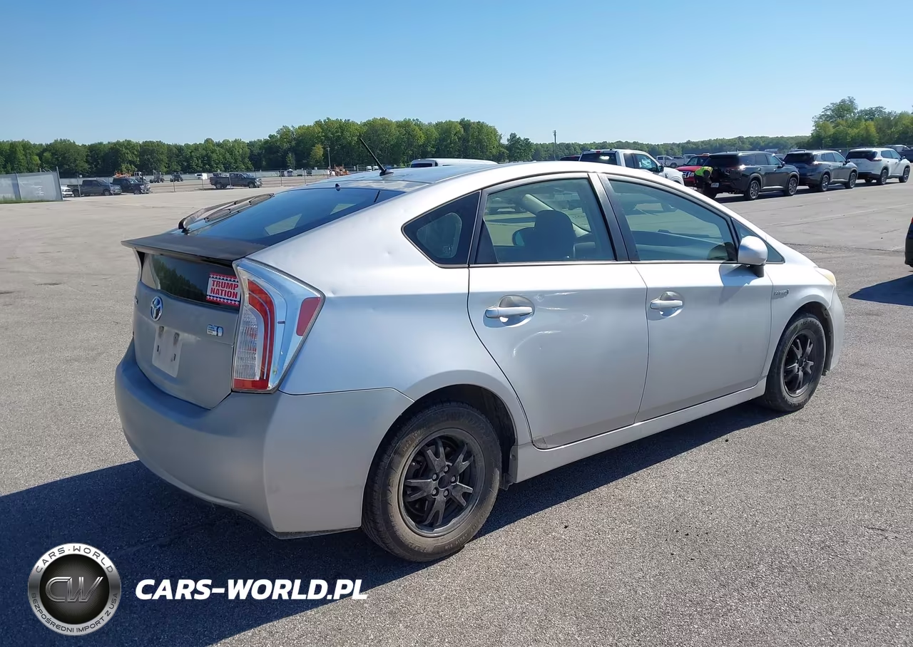2012 Toyota Prius Two VIN:JTDKN3DU8C5421318 - 4