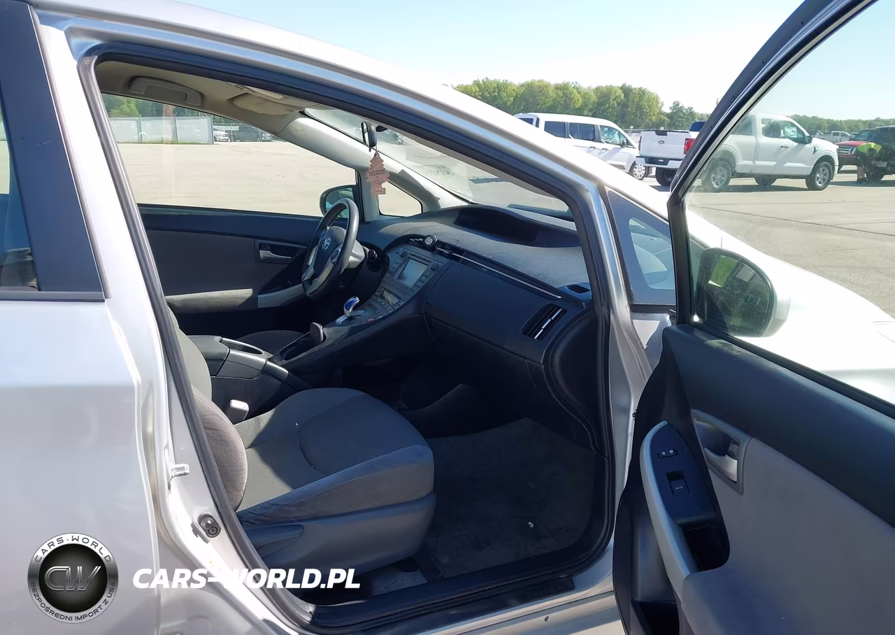 2012 Toyota Prius Two VIN:JTDKN3DU8C5421318 - 5