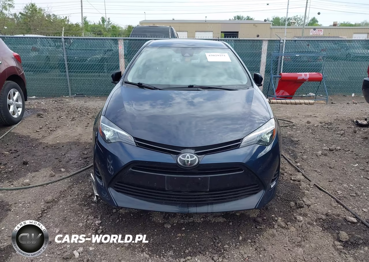 2018 Toyota Corolla Le VIN:2T1BURHE2JC092723 - 12