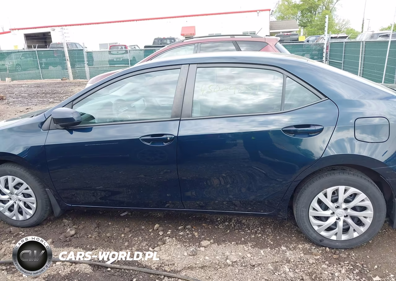 2018 Toyota Corolla Le VIN:2T1BURHE2JC092723 - 14