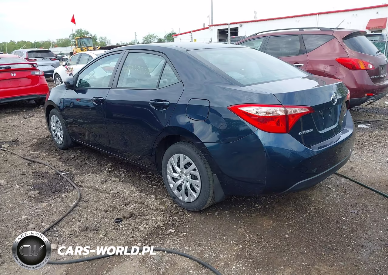 2018 Toyota Corolla Le VIN:2T1BURHE2JC092723 - 3