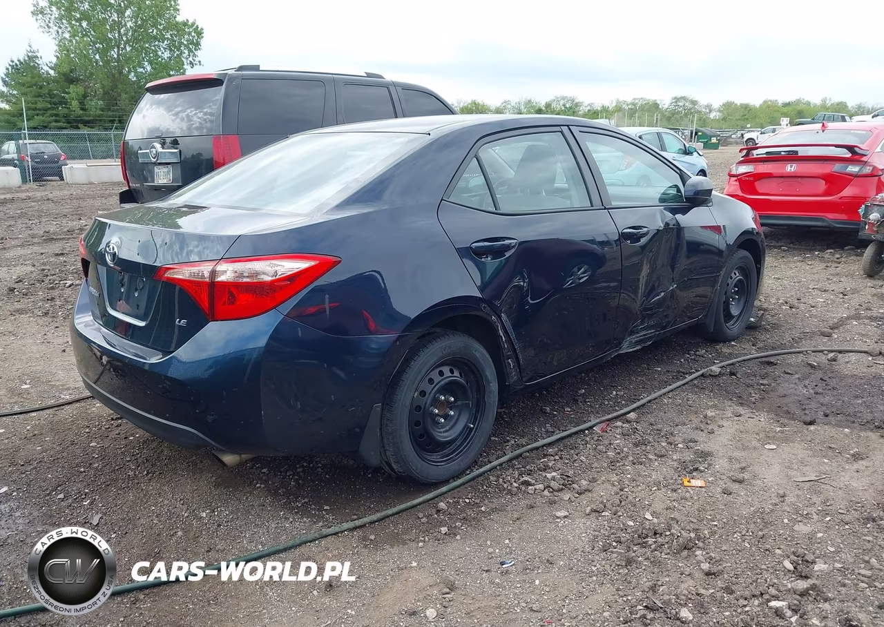 2018 Toyota Corolla Le VIN:2T1BURHE2JC092723 - 4