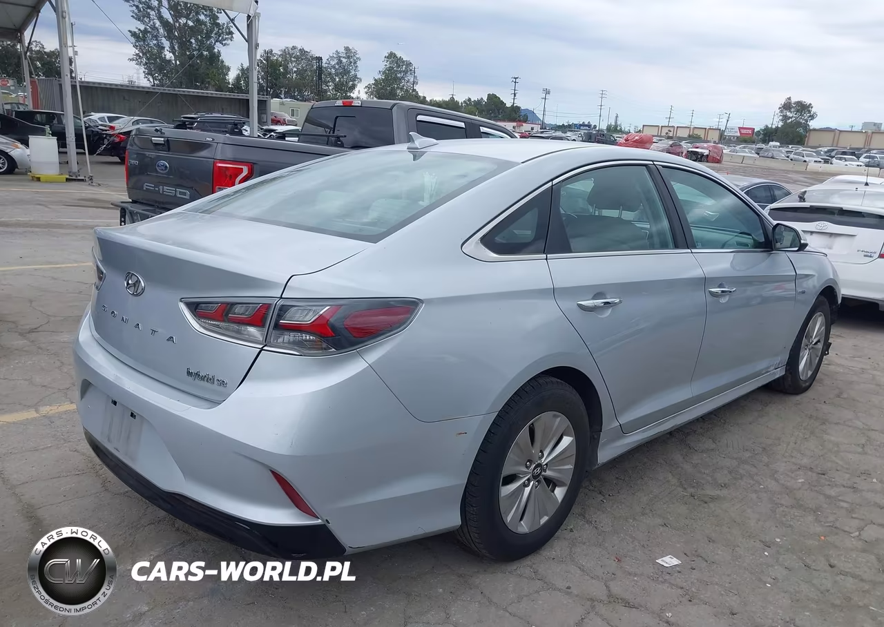 2019 Hyundai Sonata Hybrid Se VIN:KMHE24L3XKA091056 - 4
